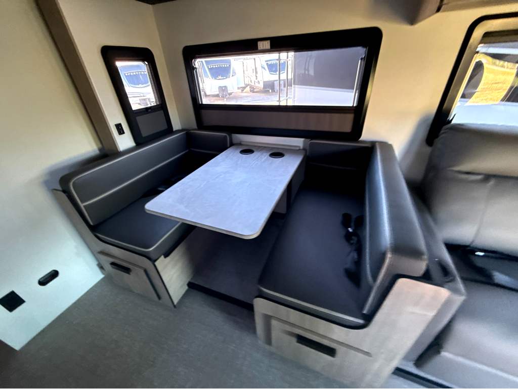 2027 GRAND DESIGN LINEAGE SERIESE 30DC - Image 21