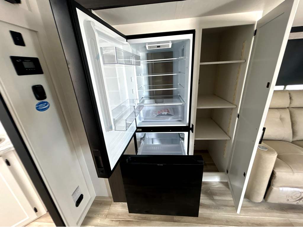 2027 VENTURE RV STRATUS 282VFD - Image 18