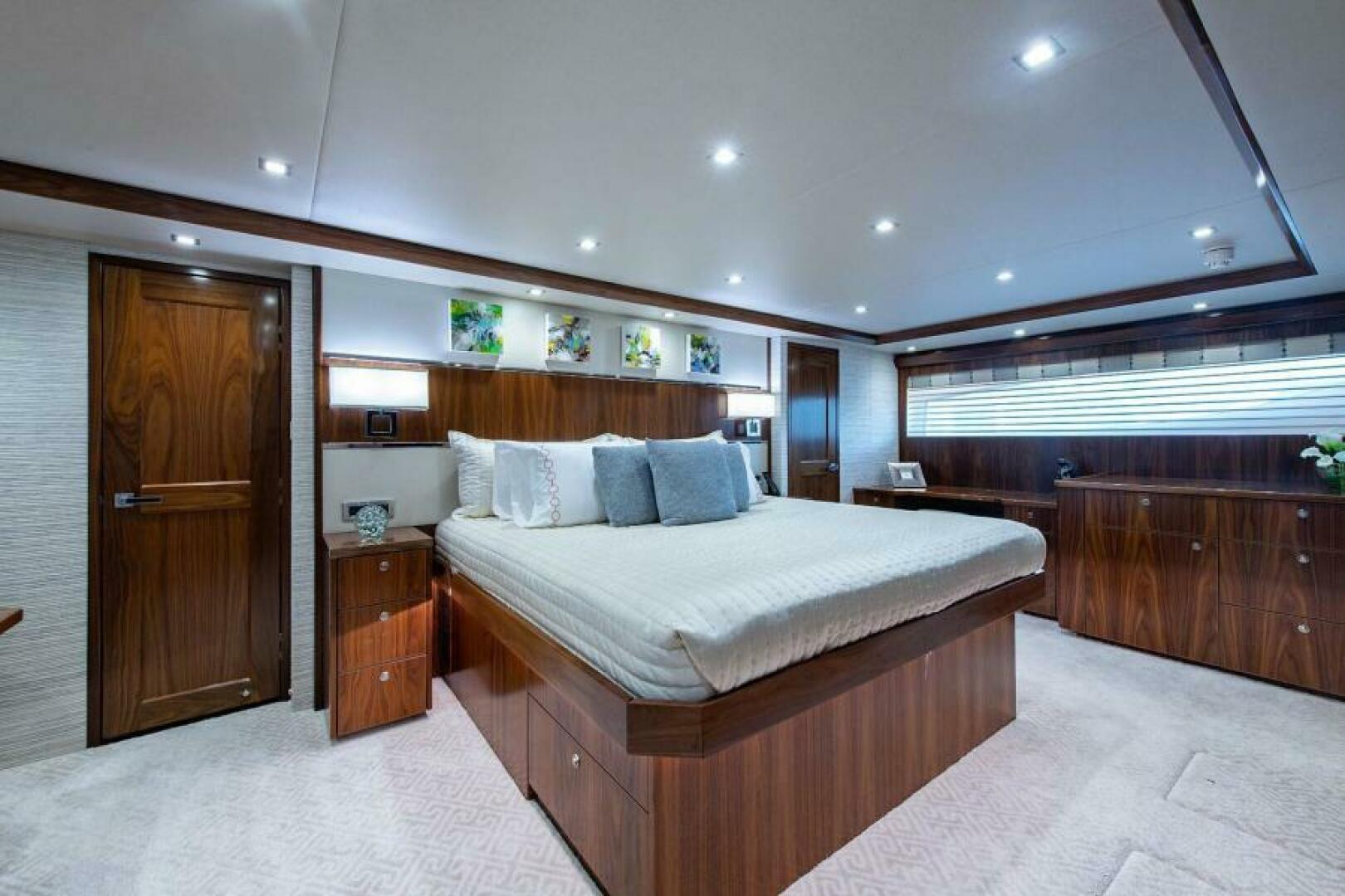 2018 Viking Enclosed Flybridge - Image 18