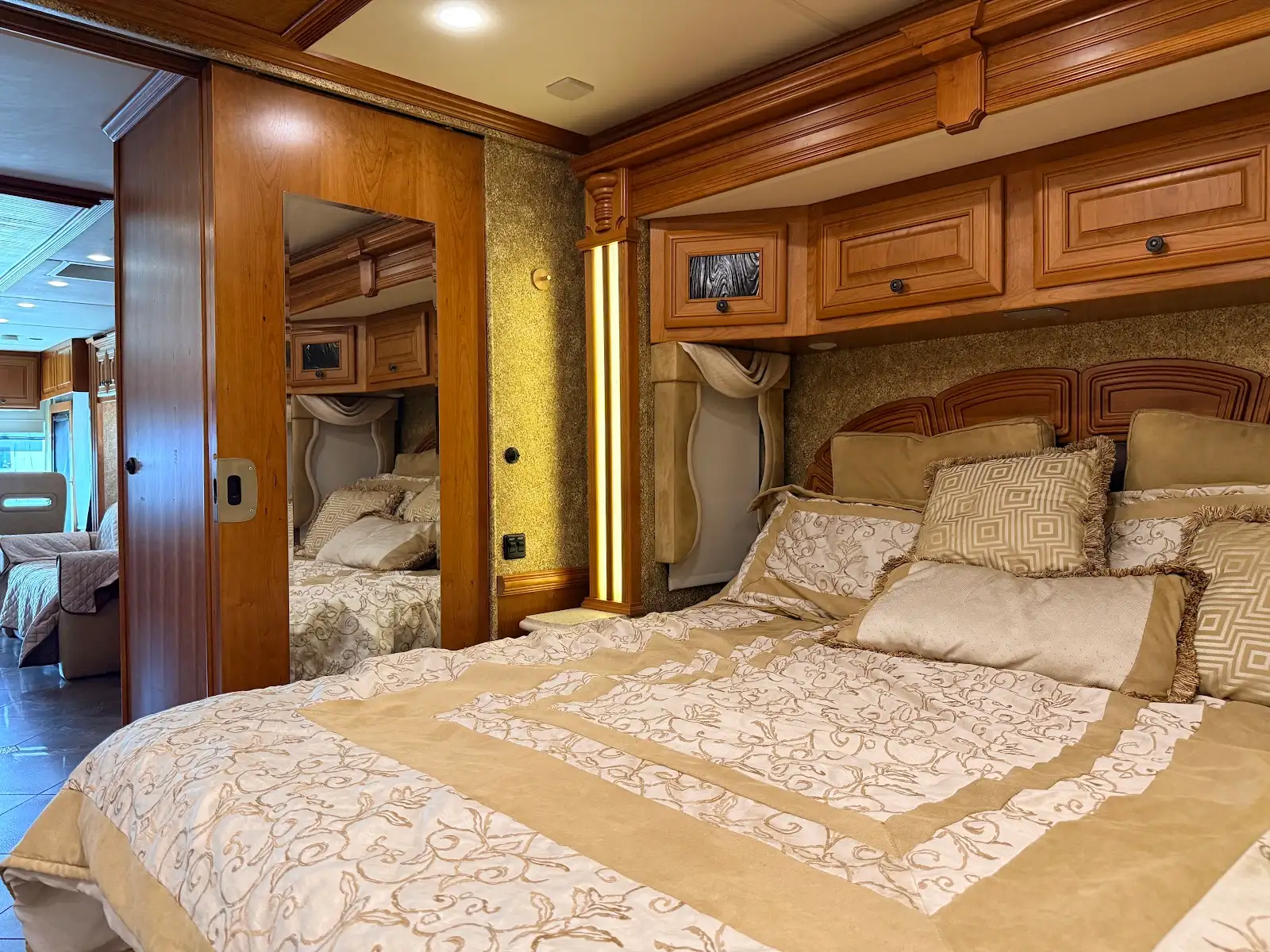 2014 NEWMAR DUTCHSTAR 4364 - Image 17