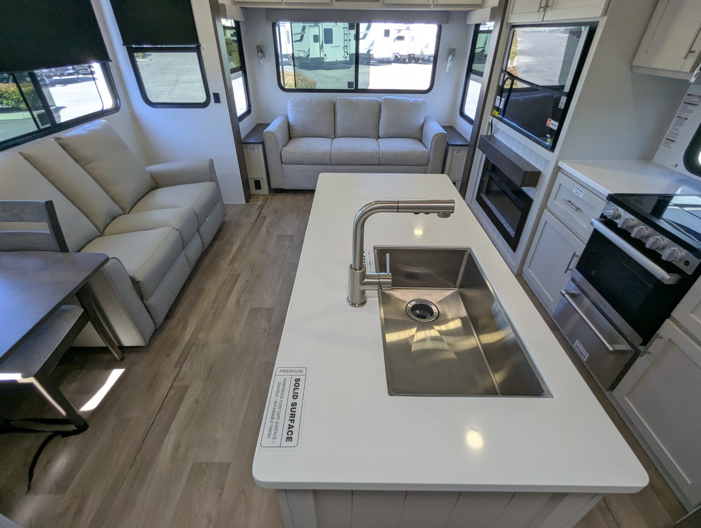 2027 Alliance RV Avenue 32RLS - Image 21