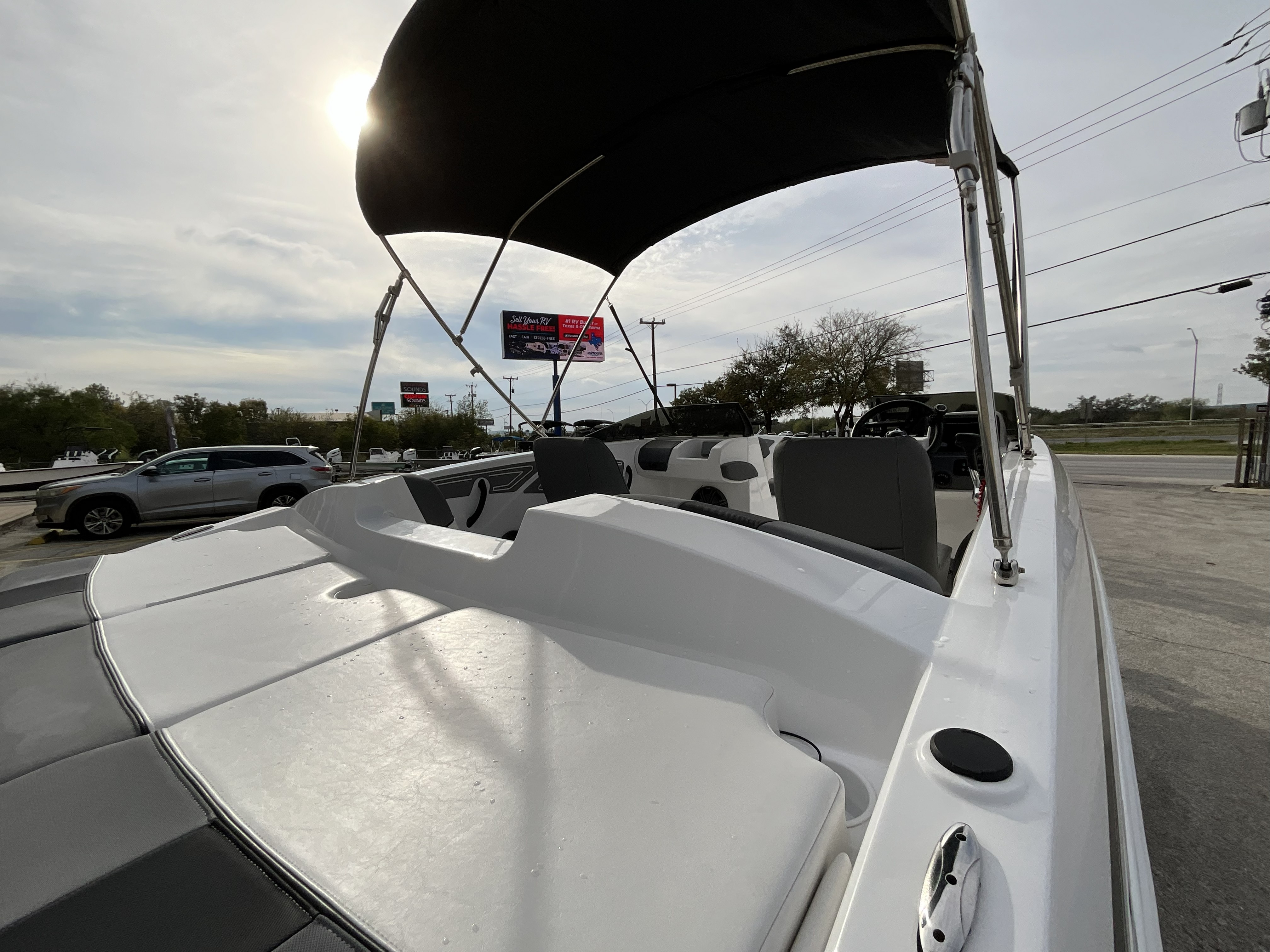 2024 TRACKER T21 - Image 3