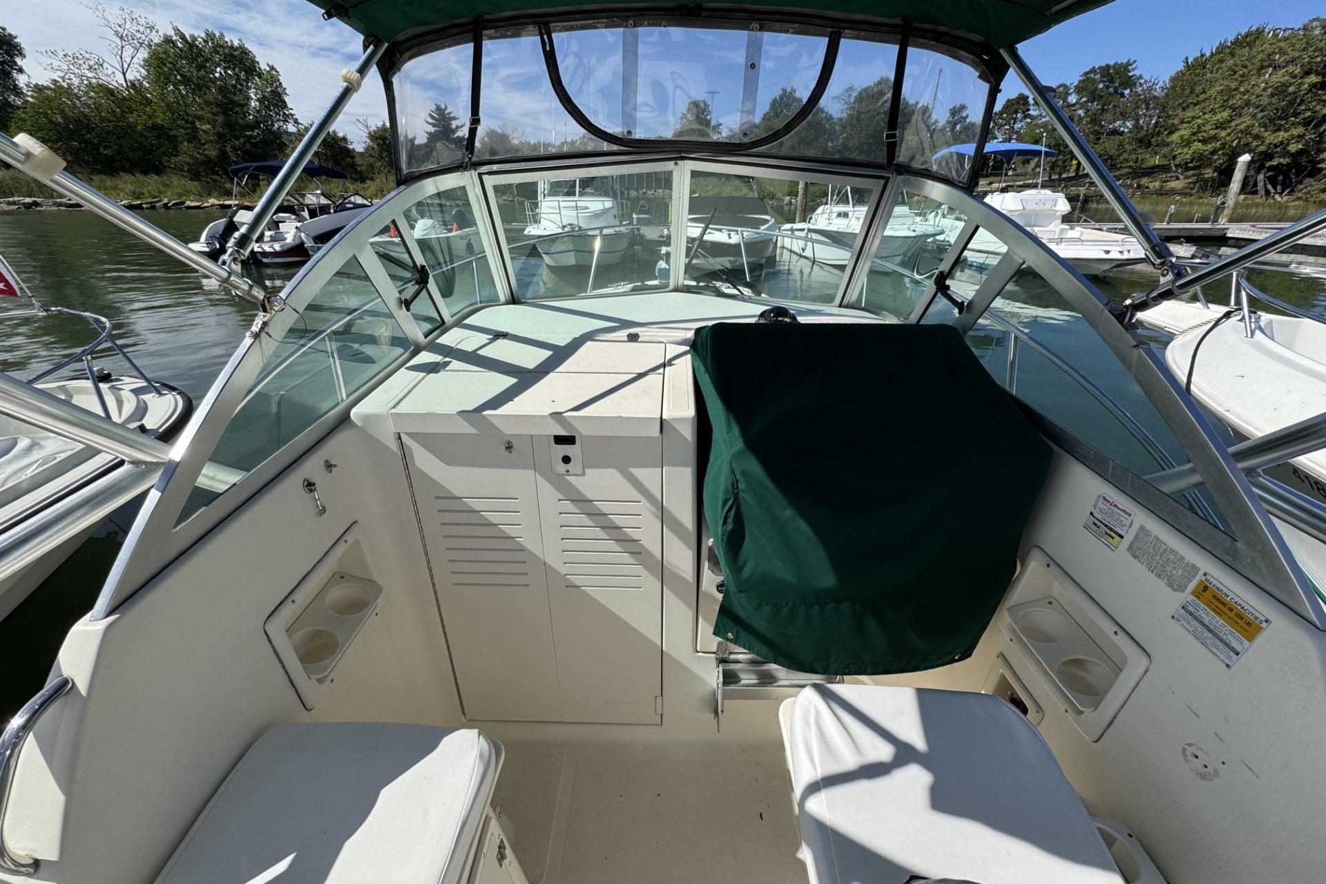 1999 Pursuit 2470 Walkaround - Image 20