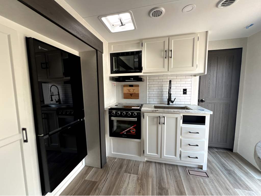 2026 VENTURE RV SPORTTREK 271VRB - Image 10