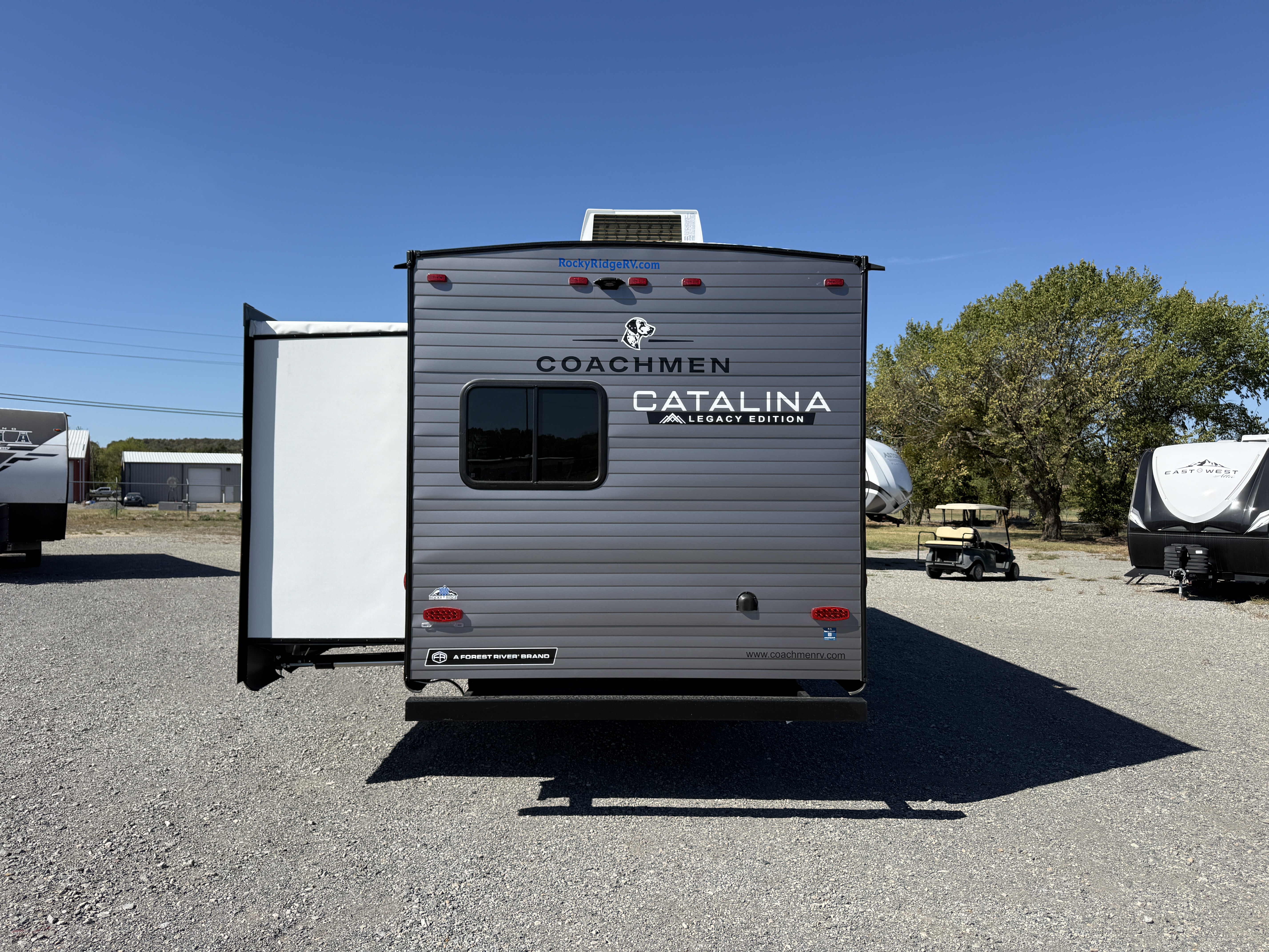 2027 Coachmen Catalina Legacy Edition 323BHDSCK - Image 6