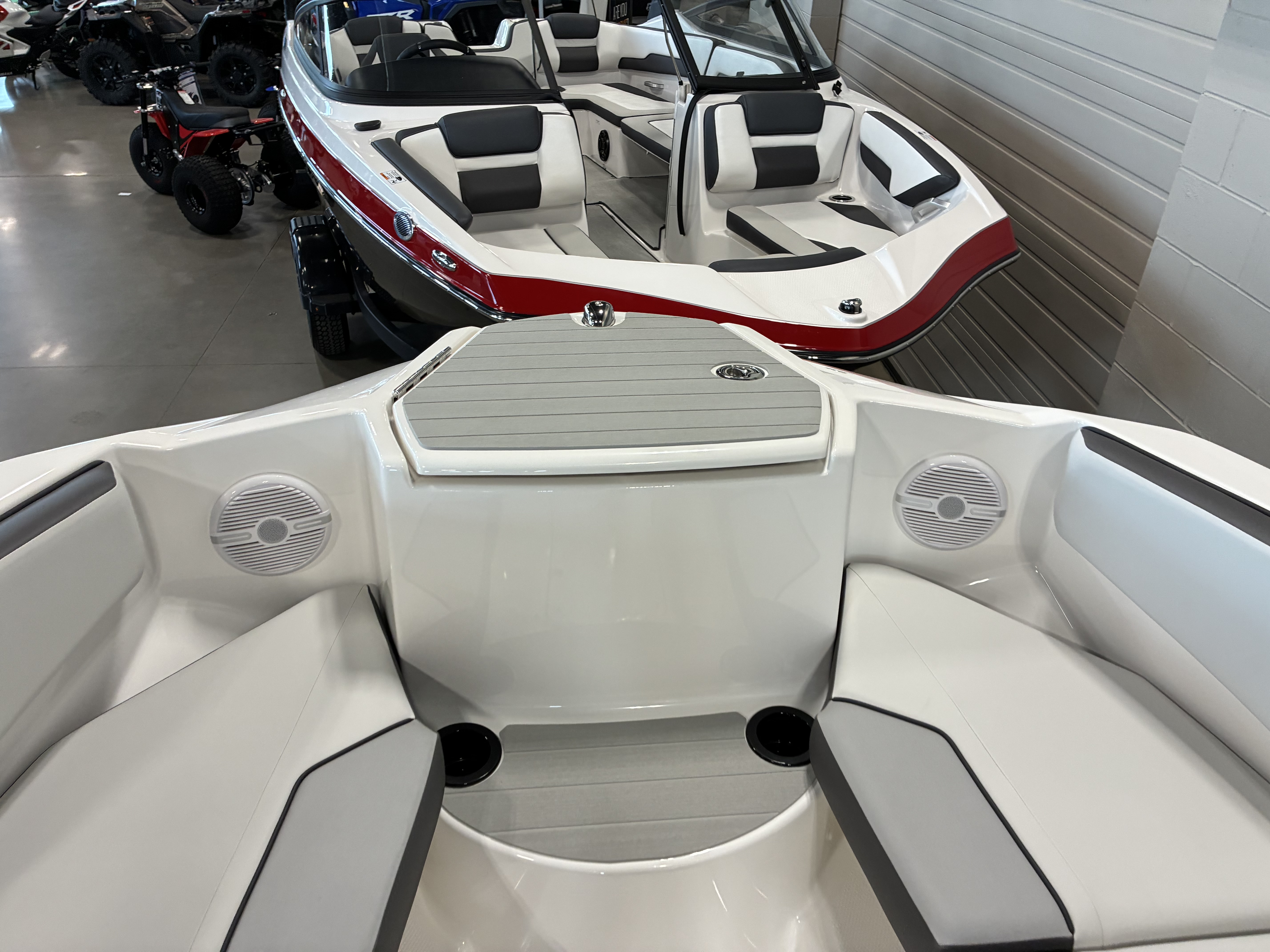 2026 Yamaha Boats AR220 - Image 14