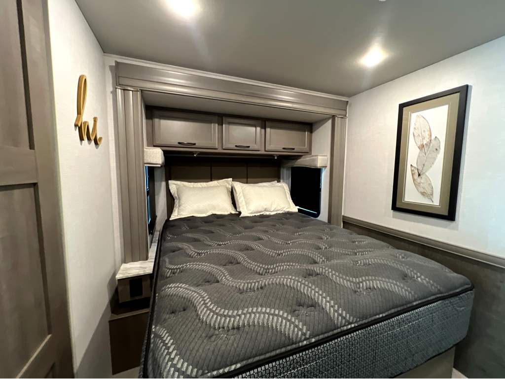 2024 HOLIDAY RAMBLER INVICTA 36Y - Image 22
