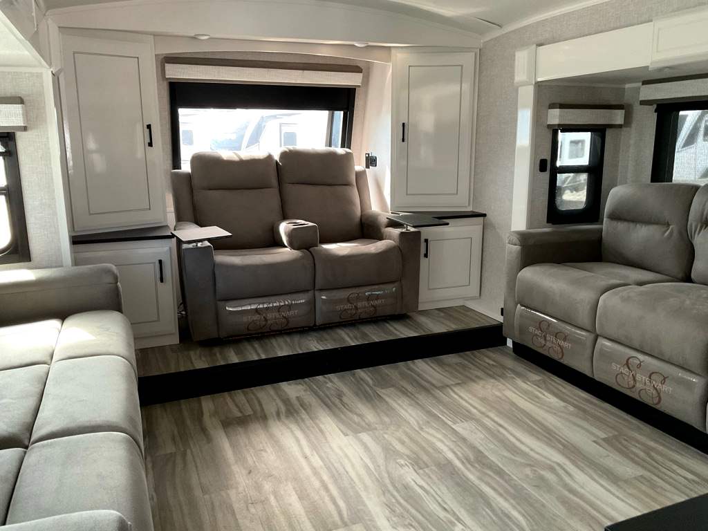 2025 JAYCO PINNACLE 38 FLGS - Image 7