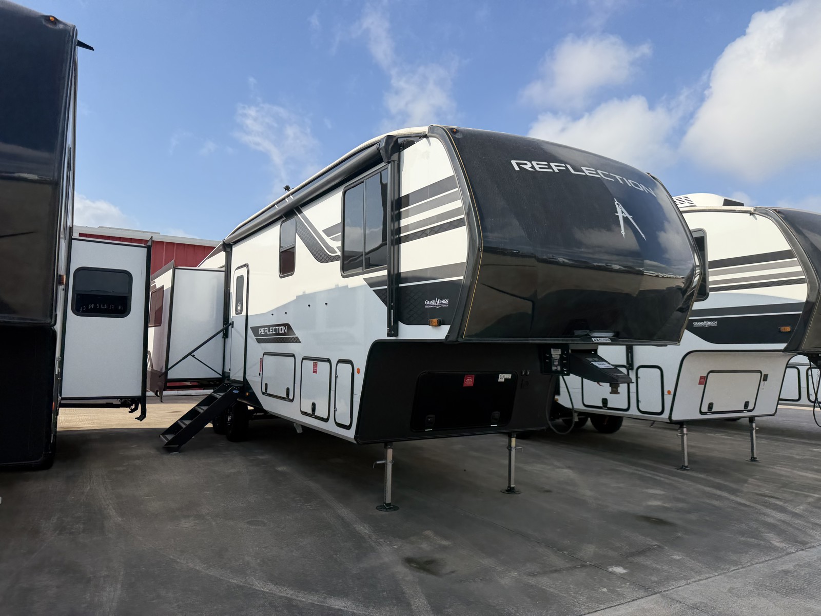 2026 GRAND DESIGN 324MBS - Image 2