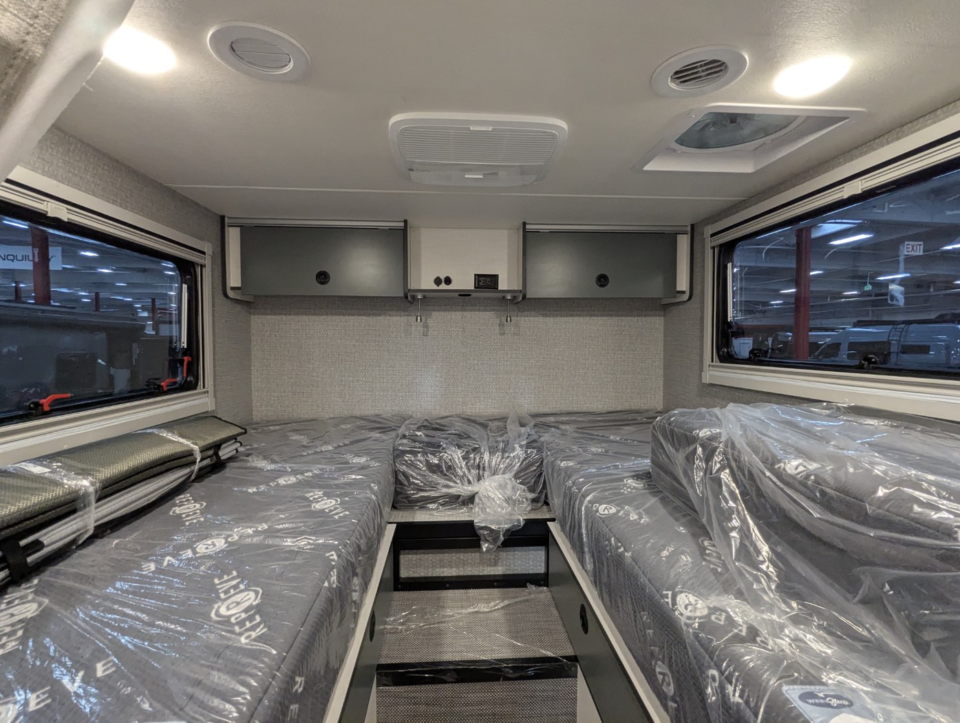 2026 Winnebago EKKO Sprinter 23B - Pop-Top AWD - Image 18