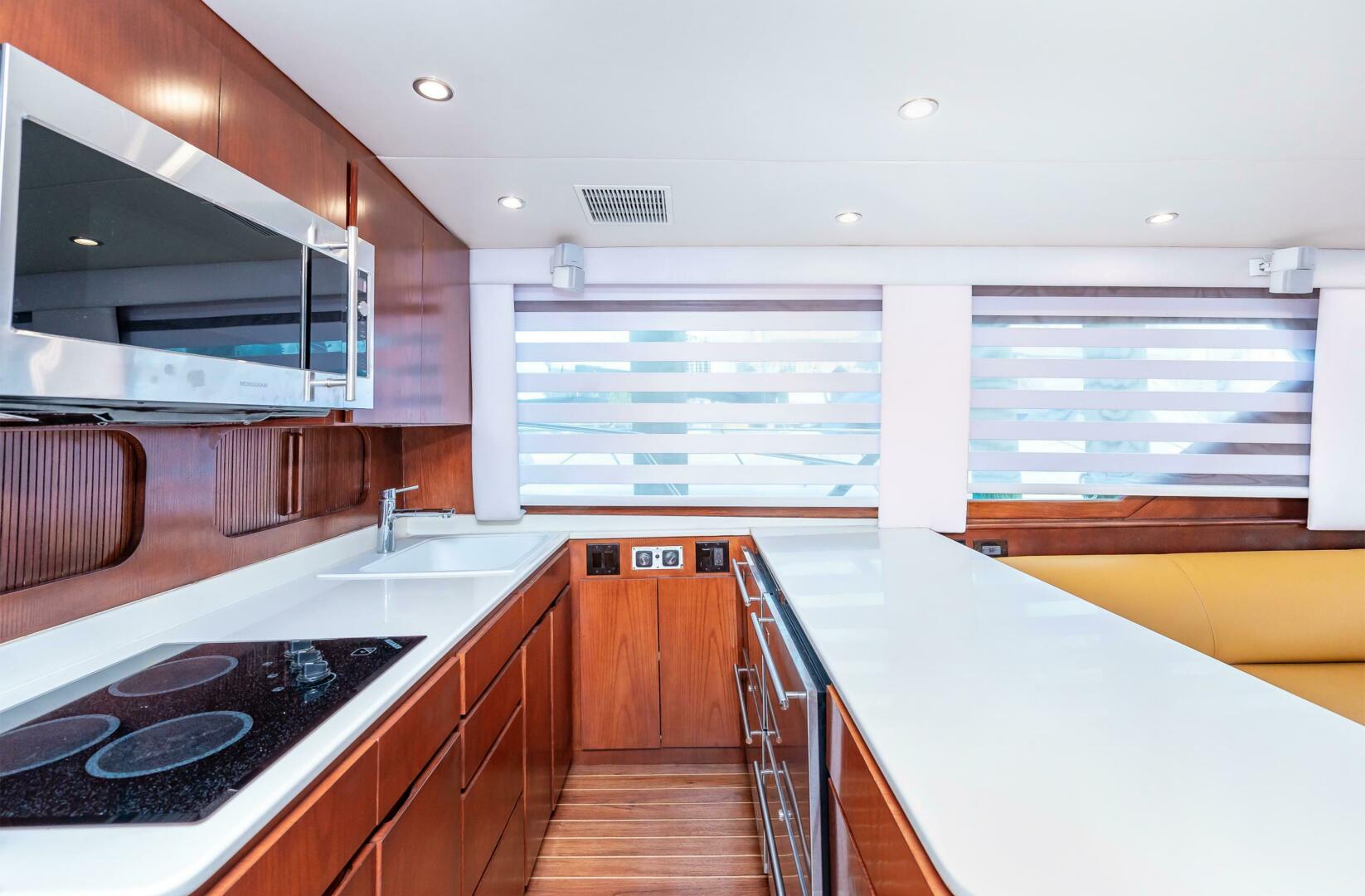 1992 Hatteras 50 Convertible - Image 23