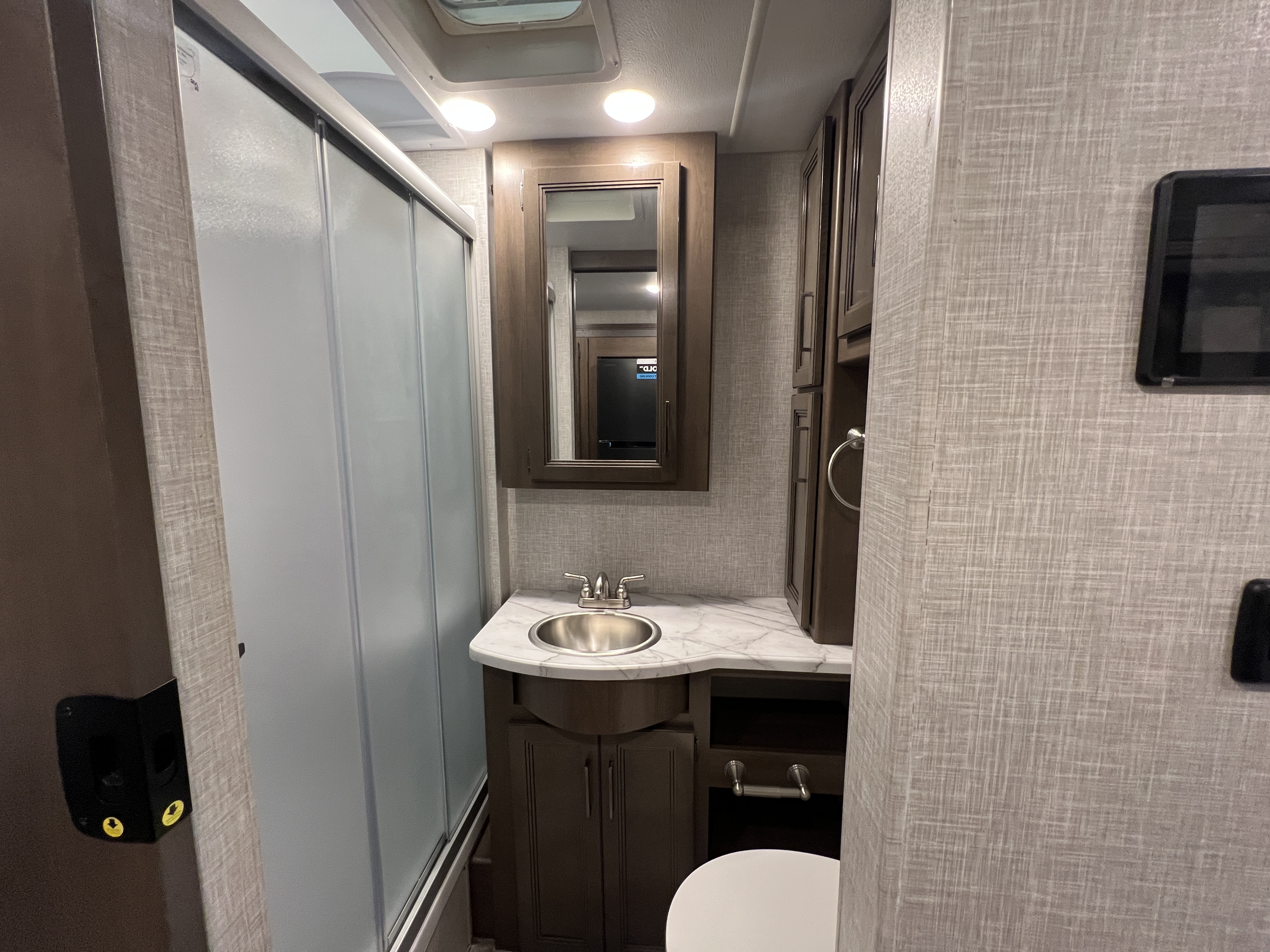 2022 Thor Motor Coach Hurricane 34R - Image 17
