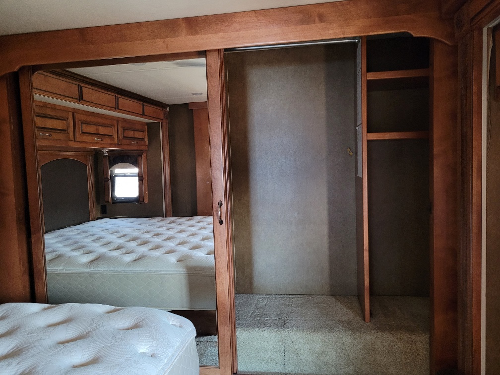 2012 Monaco RV Knight 40PDQ - Image 25