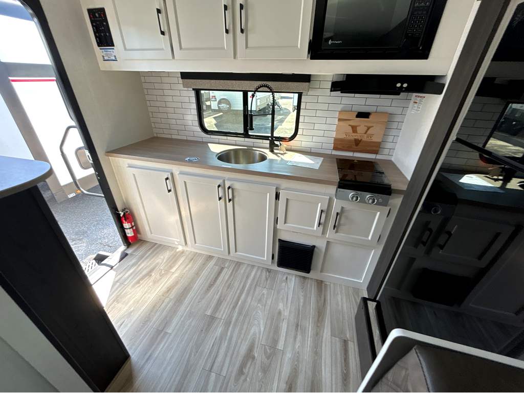 2026 VENTURE RV SPORTTREK STINGER 181VRK - Image 9