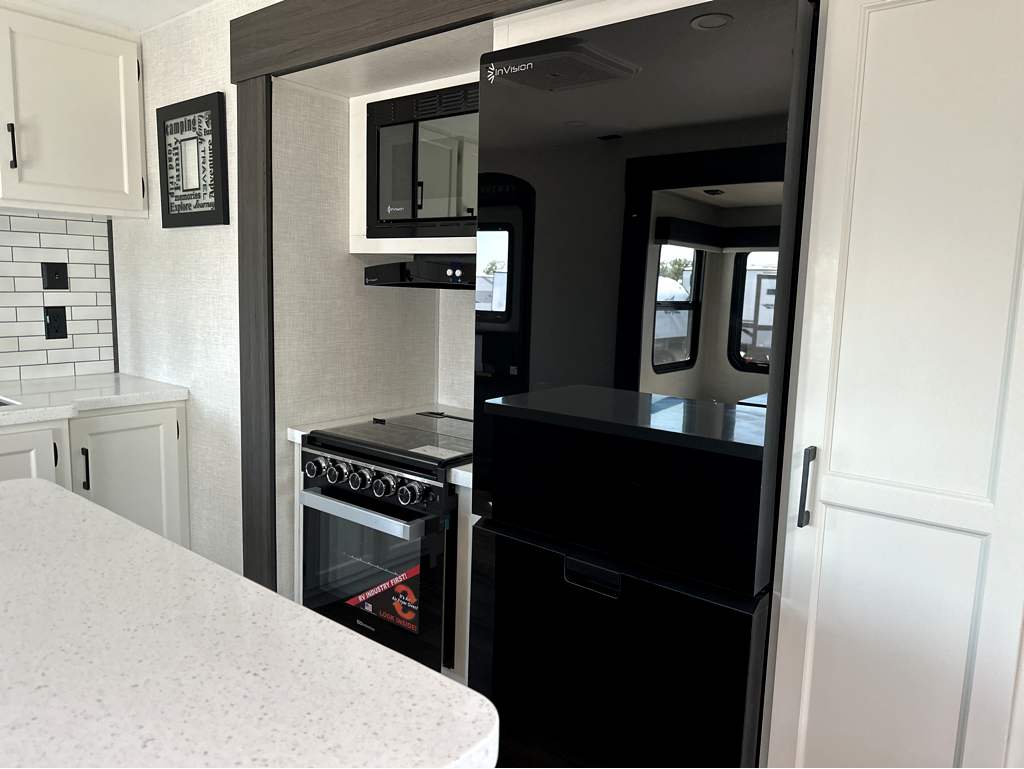 2026 VENTURE RV SPORTTREK 333VMI - Image 14