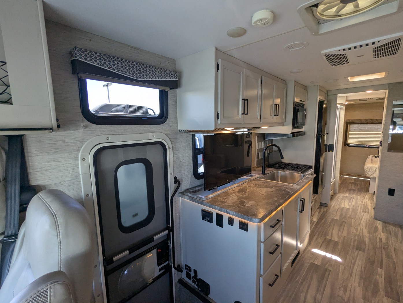 2022 Thor Motor Coach A.C.E. 30.3 - Image 13