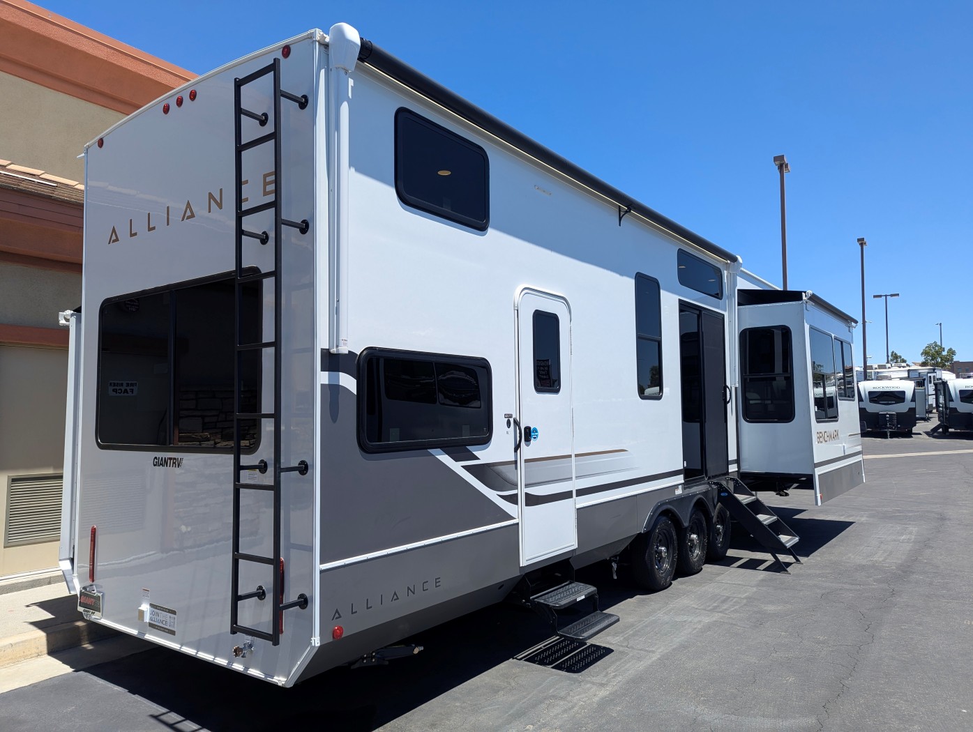 2026 Alliance RV Benchmark 42LFT - Image 5