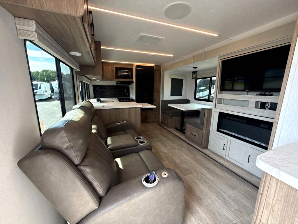 2025 FOREST RIVER FREEDOM EXPRESS 274RKS - Image 10