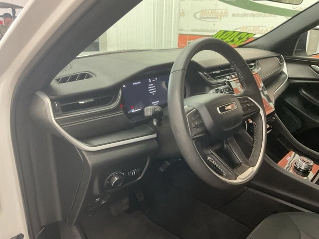 2025 Jeep Grand Cherokee Laredo X 4X4 - Image 15