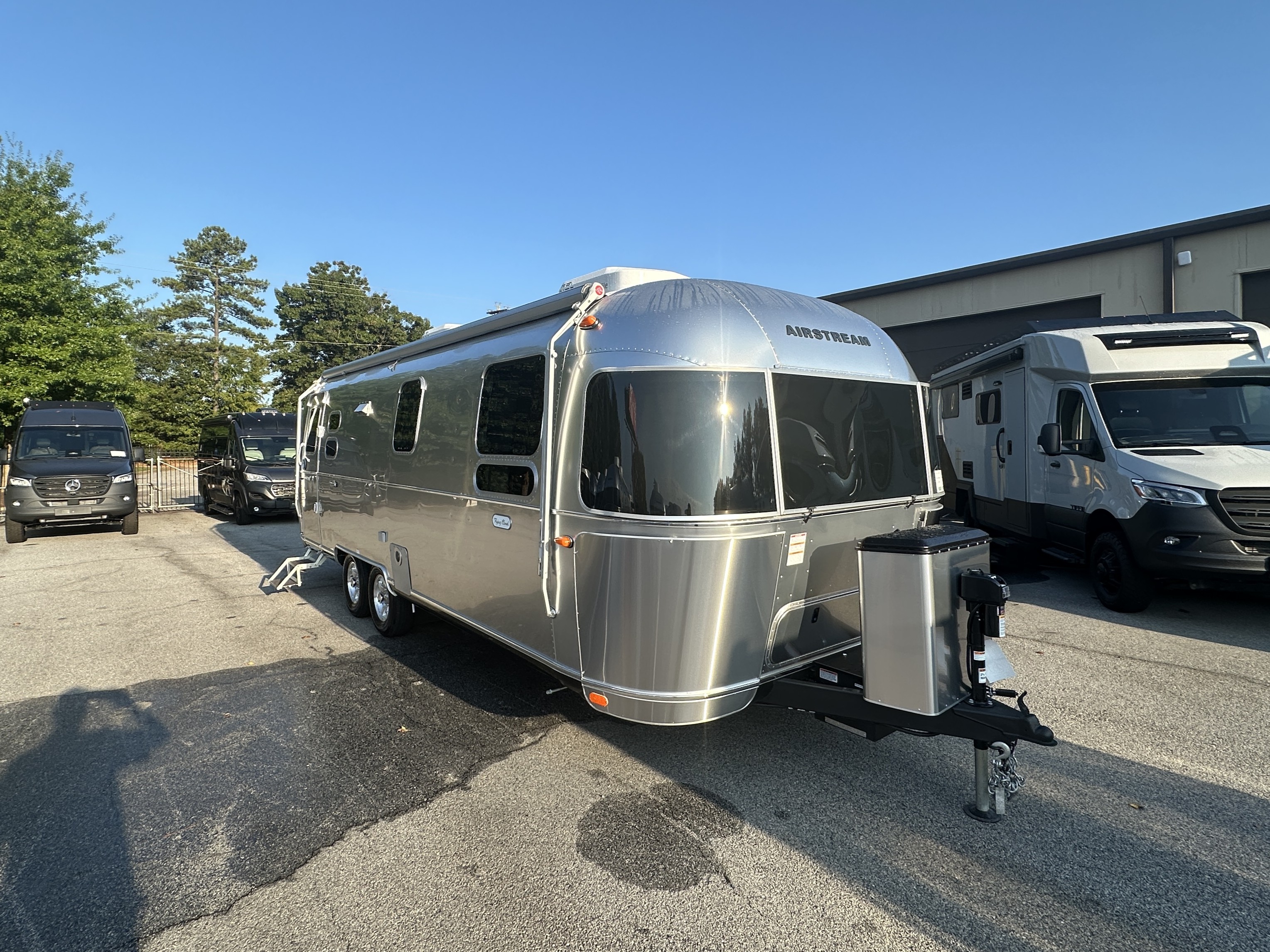 2027 Airstream Flying Cloud 27FB - Image 1