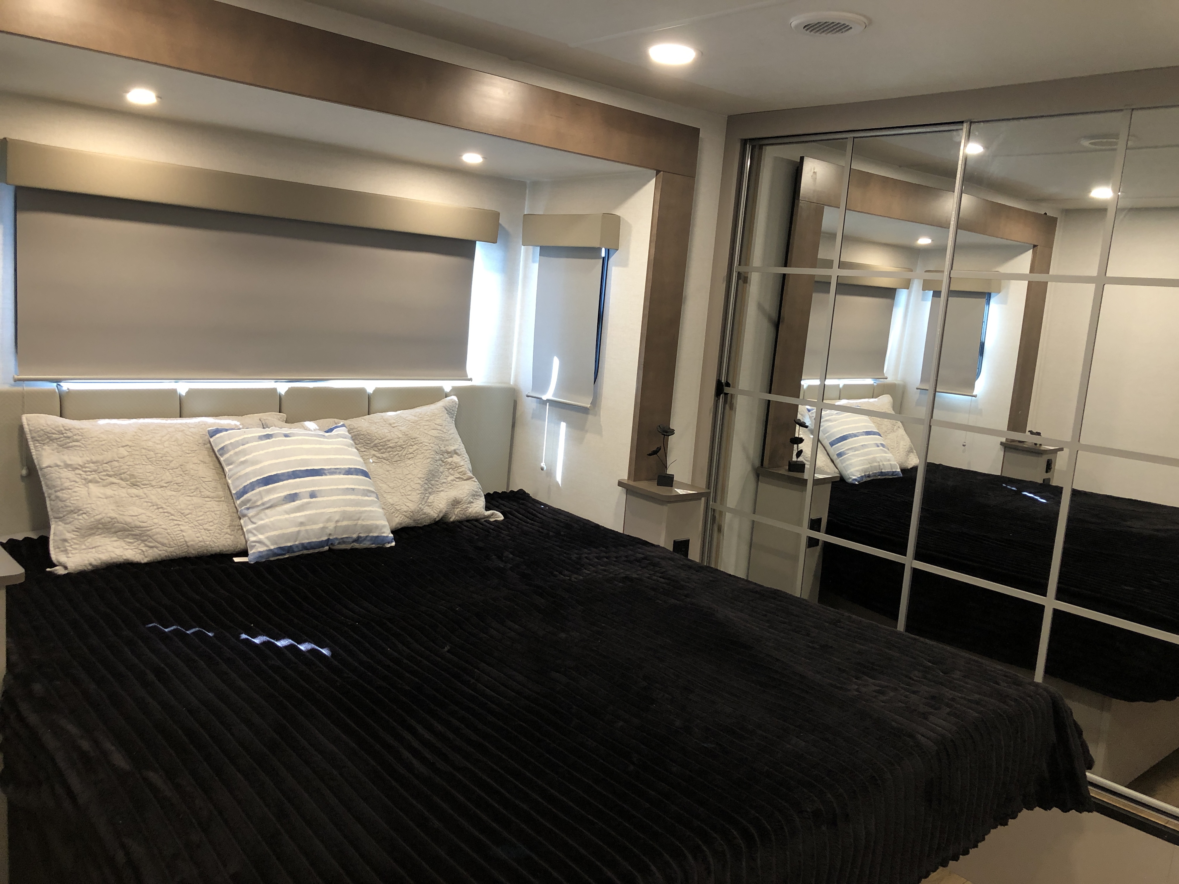 2026 Alliance RV Avenue 332RL - Image 24