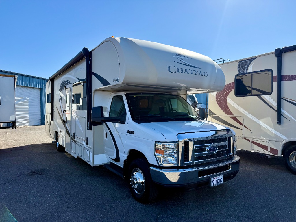 2017 Chateau 31W - Image 2