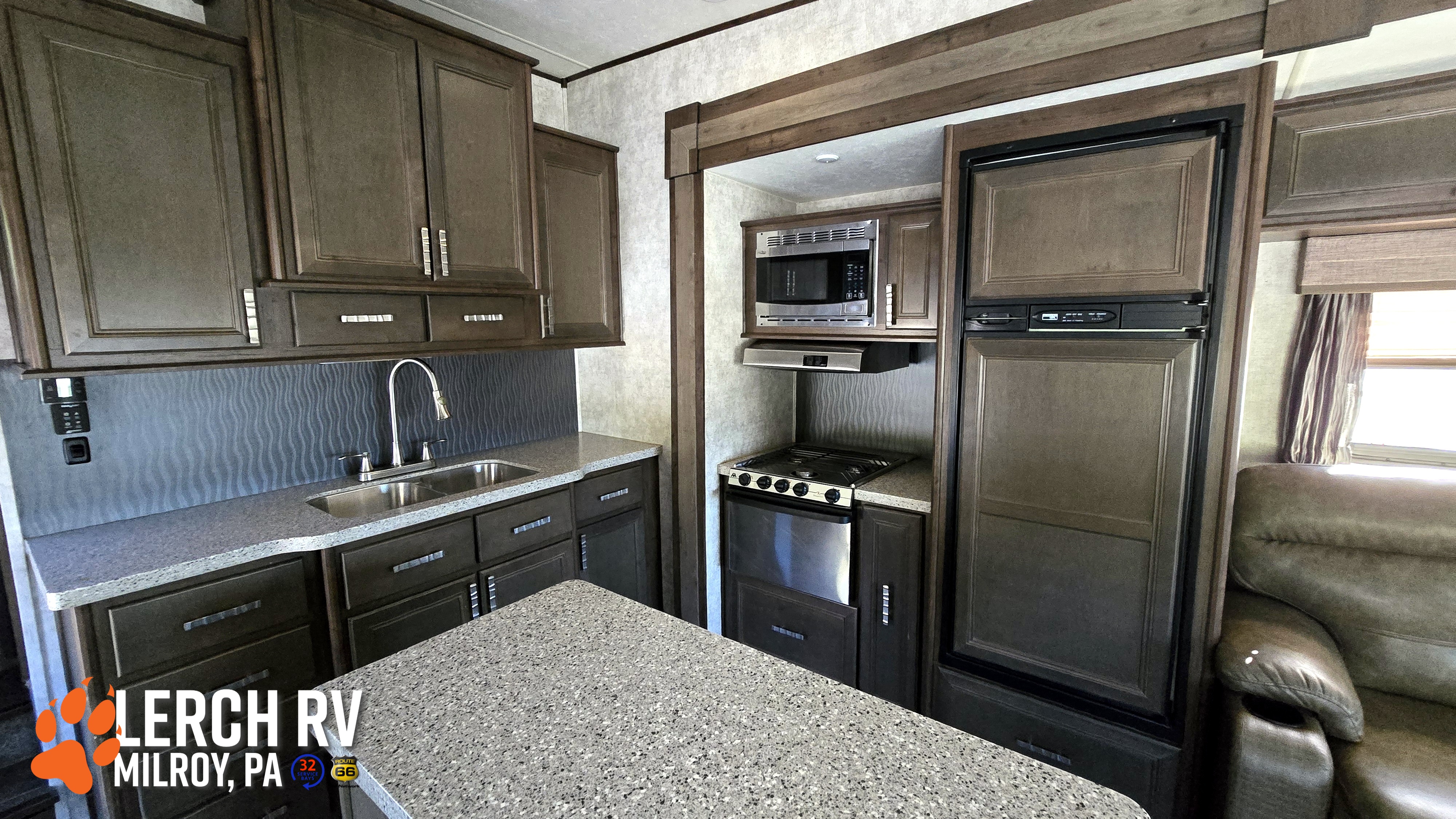 2017 Highland Ridge Roamer RT340FLR - Image 20