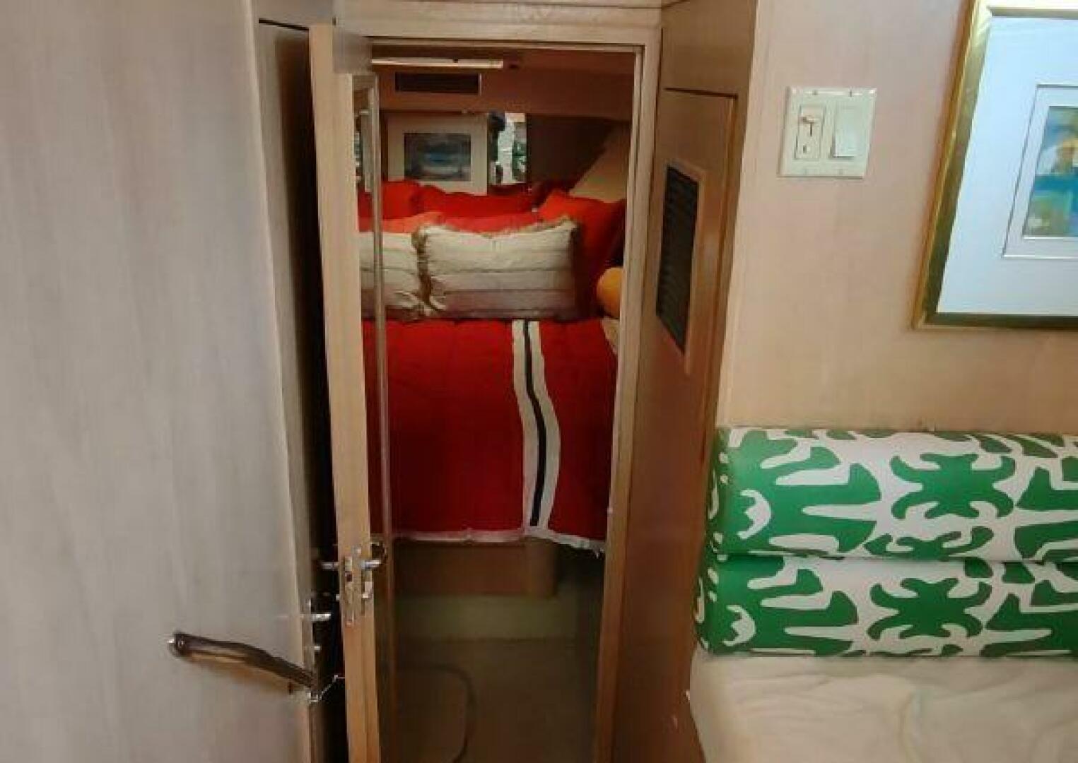 1996 Hatteras 50' Sport Deck - Image 48