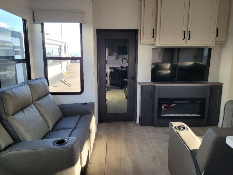 2026 Grand Design Momentum G-Class Fifth Wheel 394G - Image 8