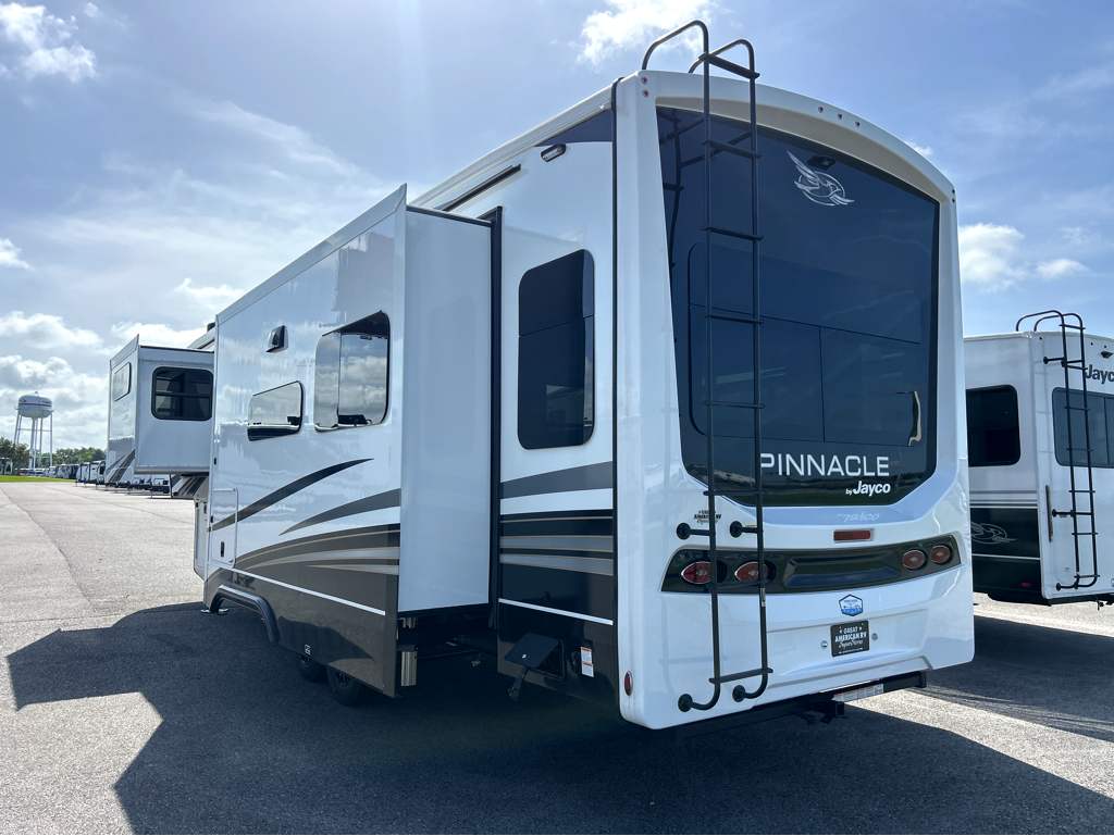2027 JAYCO PINNACLE 32RLTS - Image 3