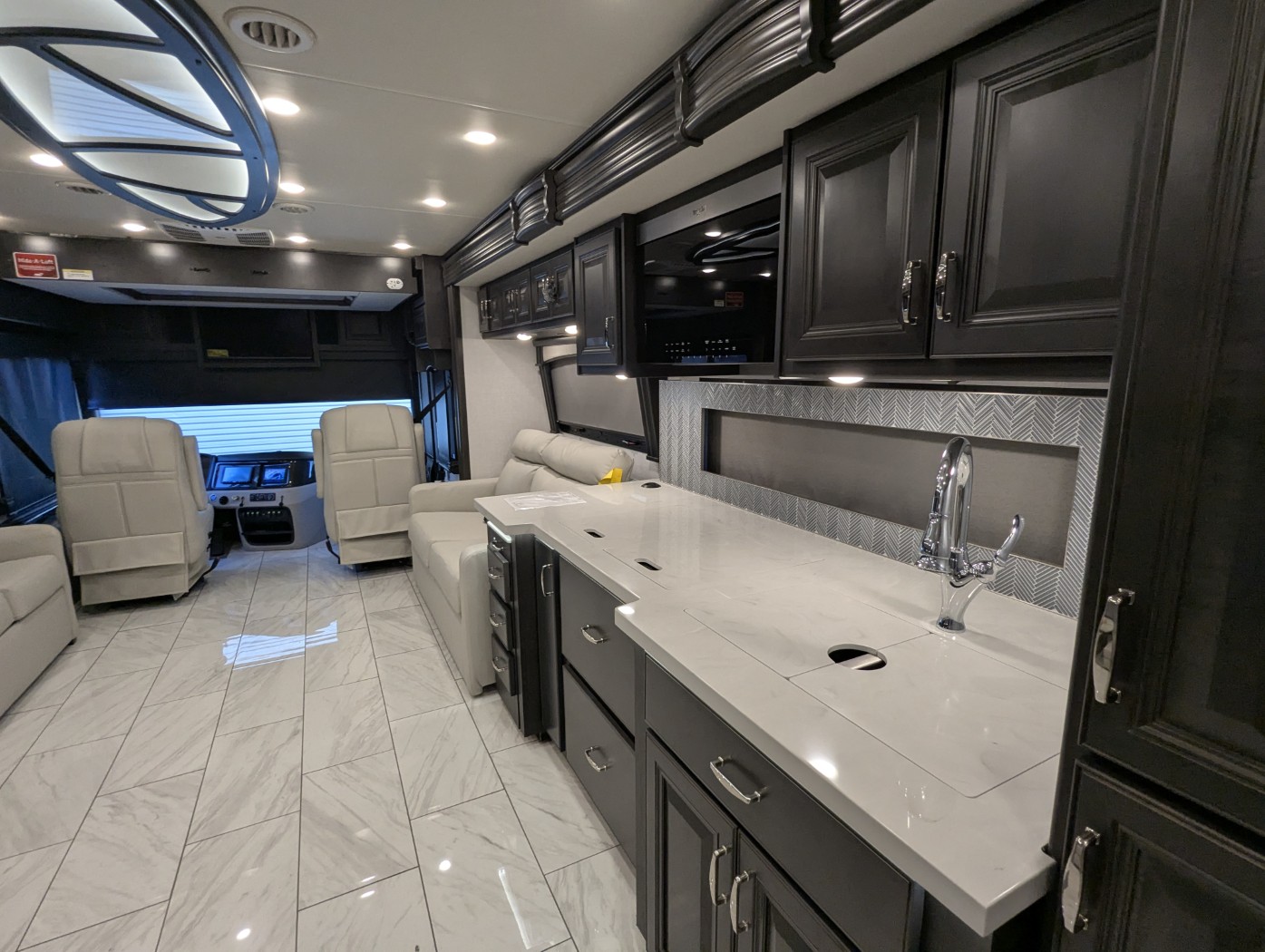 2026 Fleetwood Discovery 38W - Image 44