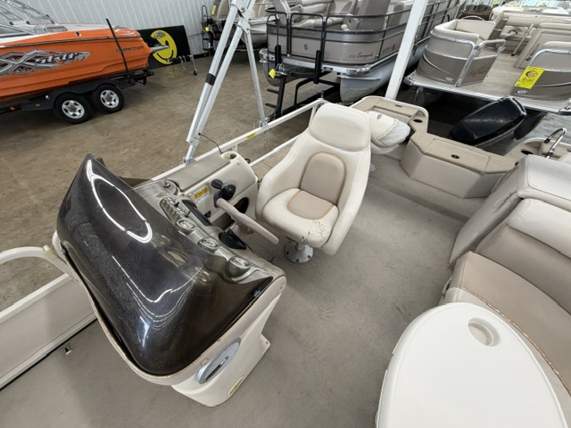 2002 CRESTLINER 2085 CFI - Image 12