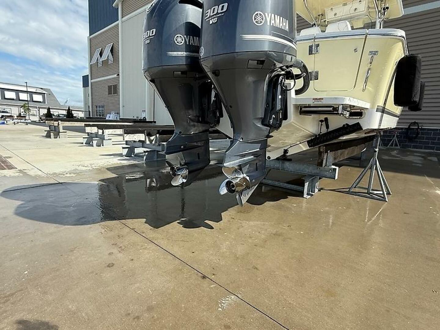 2013 Regulator 28 FS w/SeaKeeper Ride - Image 26