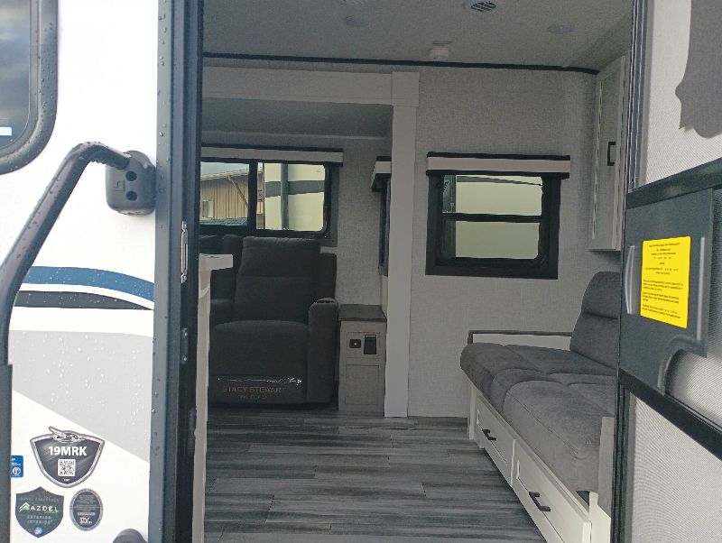 2025 Jayco Jay Feather 19MRK - Image 3