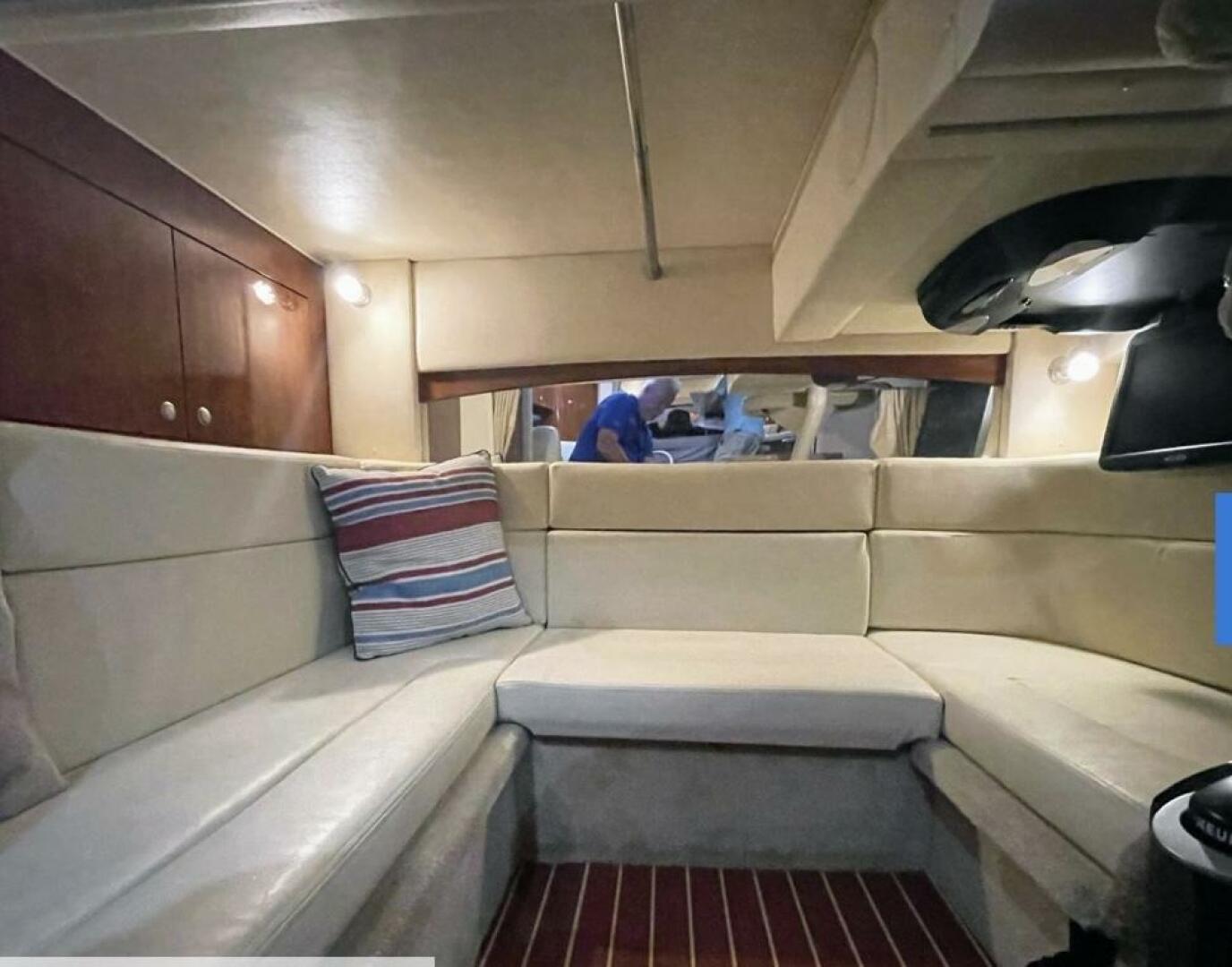 2007 Sea Ray 320 Sundancer - Image 16