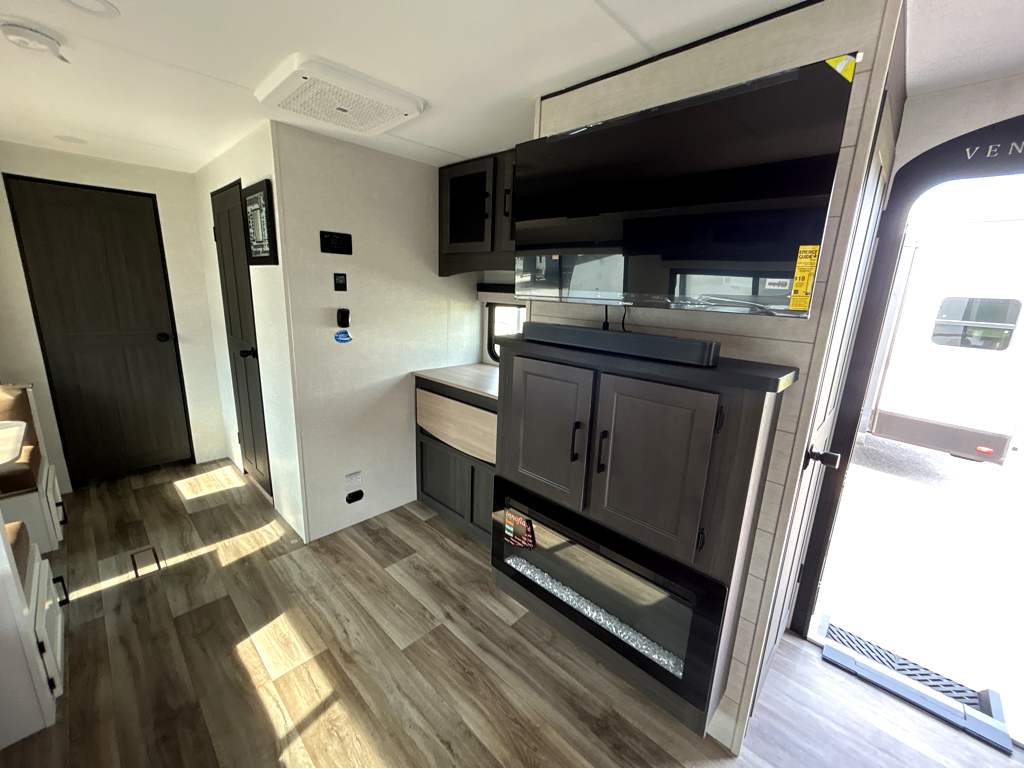 2026 VENTURE RV SPORTTREK 251VRK - Image 12