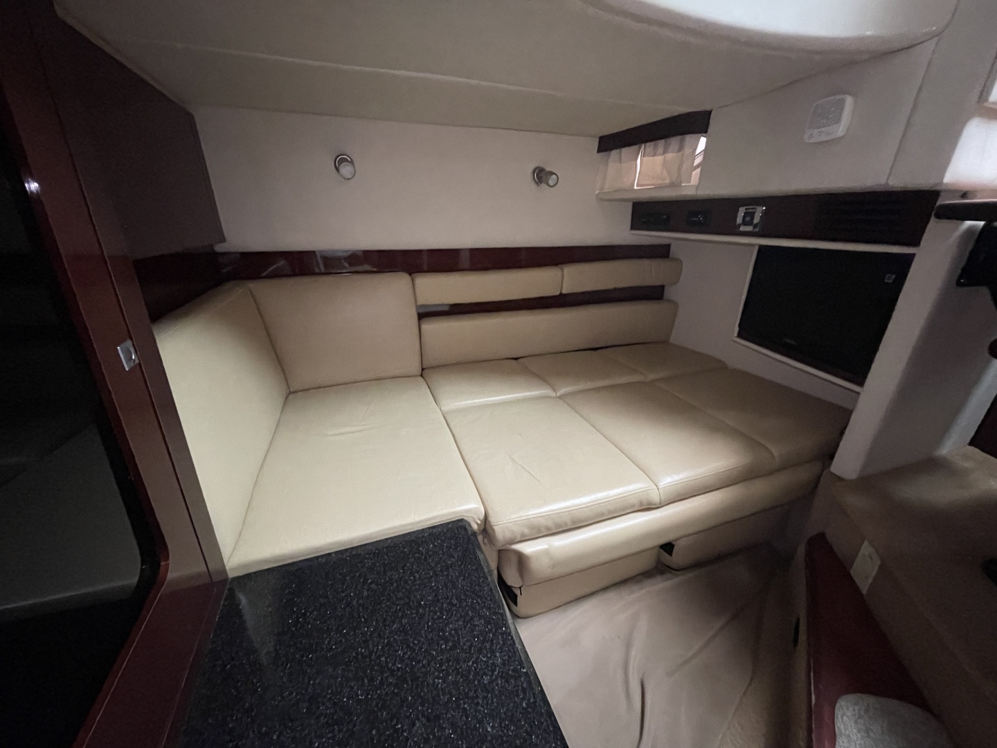 2010 Sea Ray 390 Sundancer - Image 18