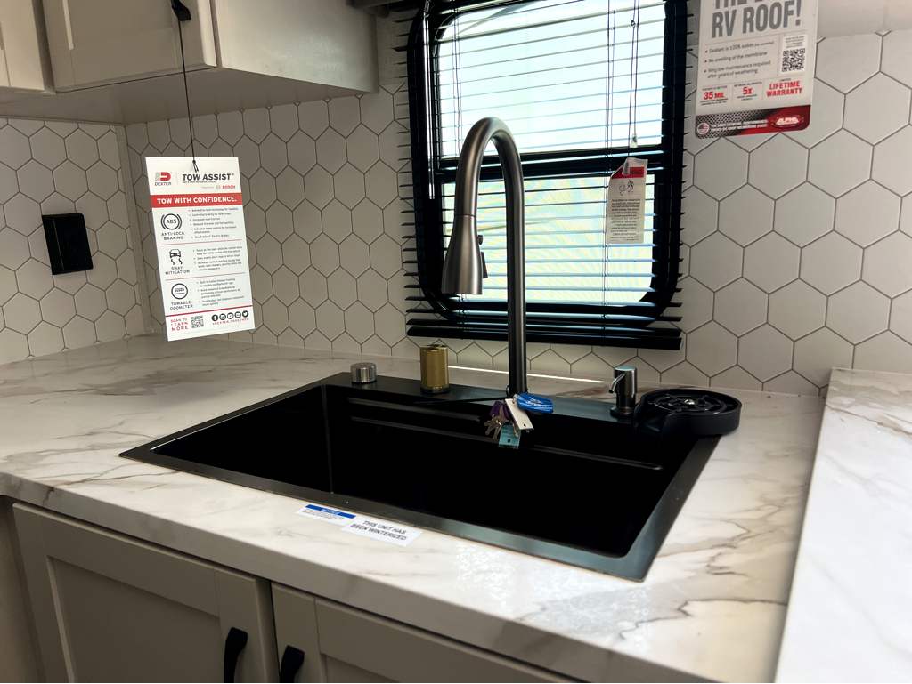 2026 JAYCO SEISMIC 359 - Image 11