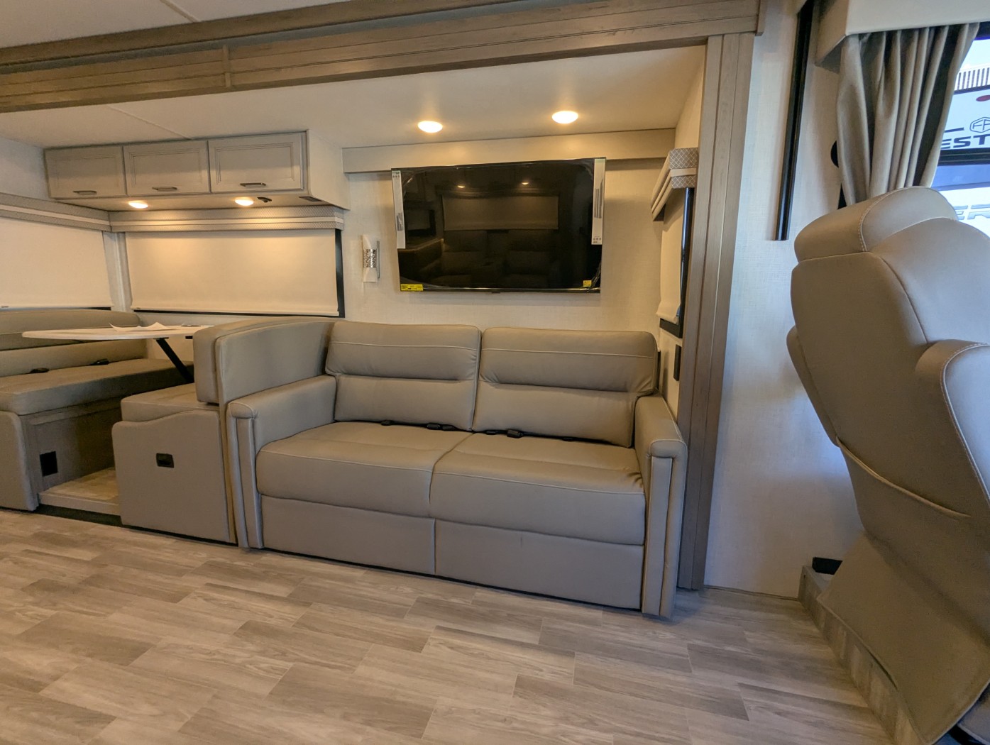 2026 Thor Motor Coach Windsport 35R - Image 8