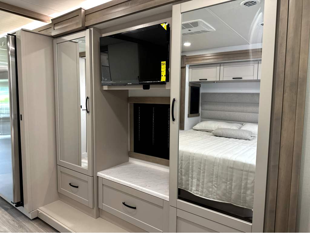 2027 ENTEGRA COACH VISION XL 36C - Image 17