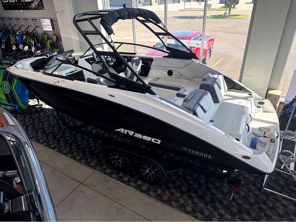 2026 Yamaha Boats AR250 - Image 3