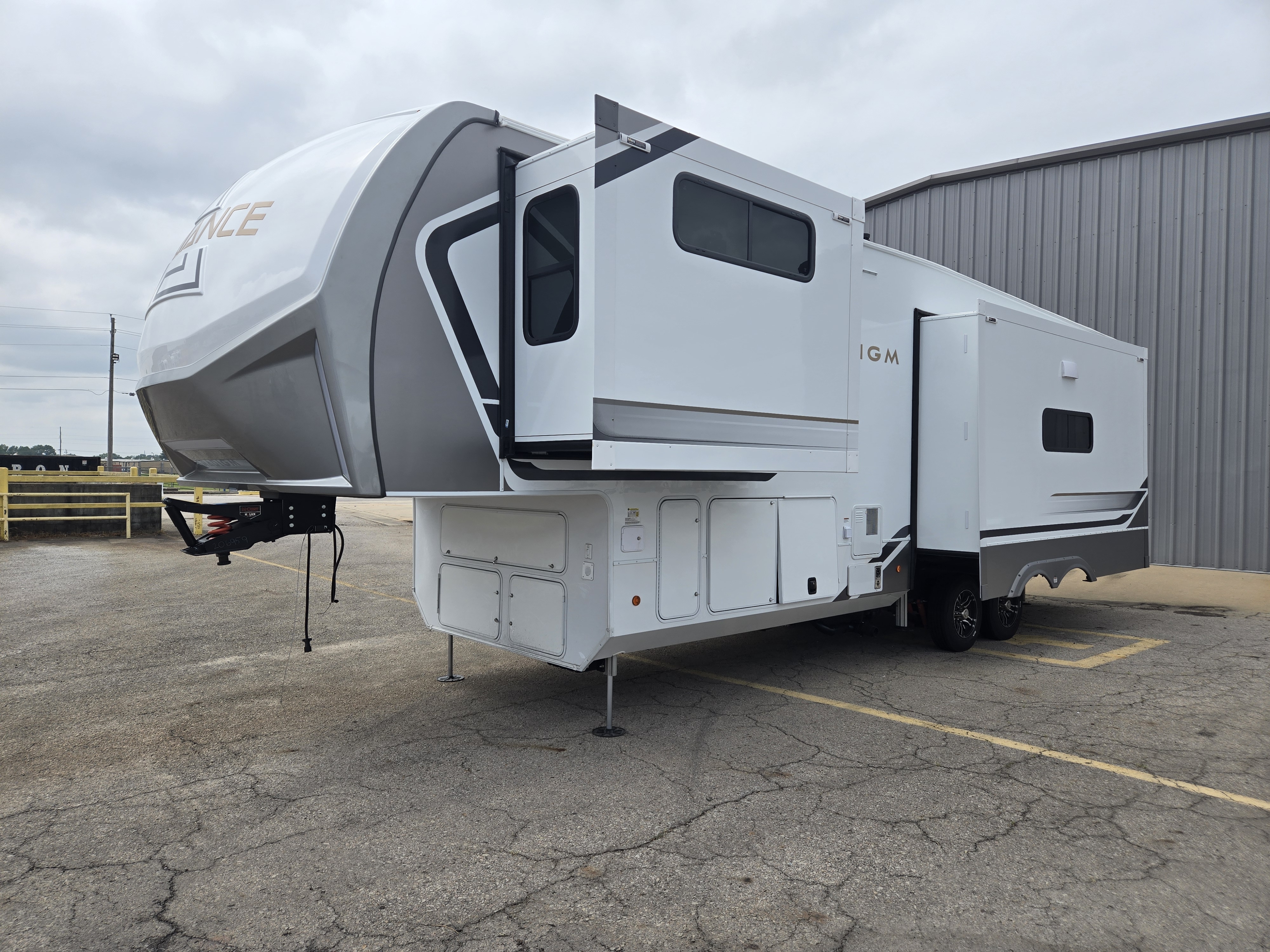 2026 Alliance Paradigm 310RL - Image 3