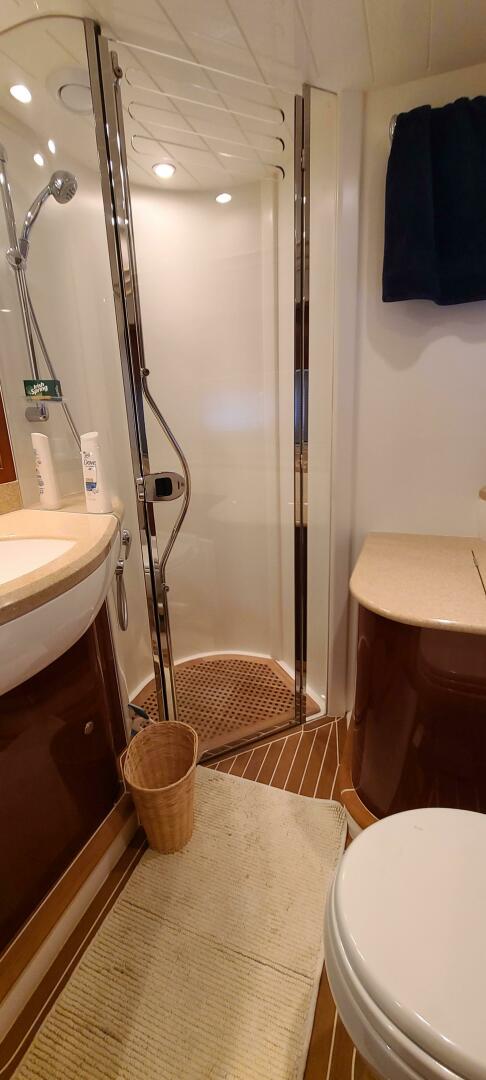 2006 Viking Sport Cruisers 61 Flybridge - Image 12