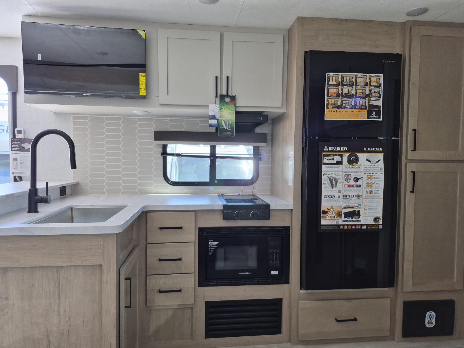2027 Ember RV E-Series 26ETS - Image 6