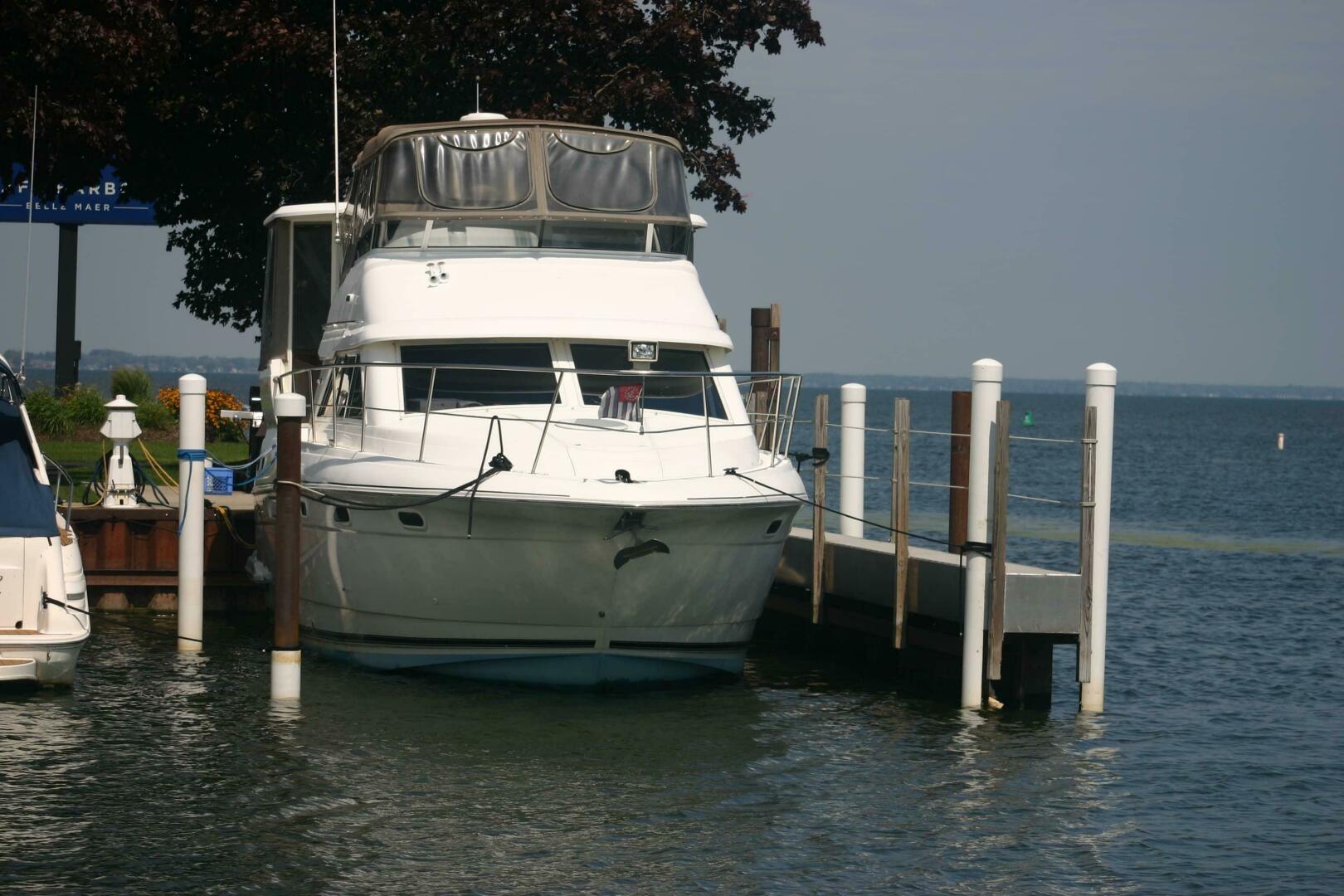 2001 Cruisers Yachts 3750 Motor Yacht - Image 35