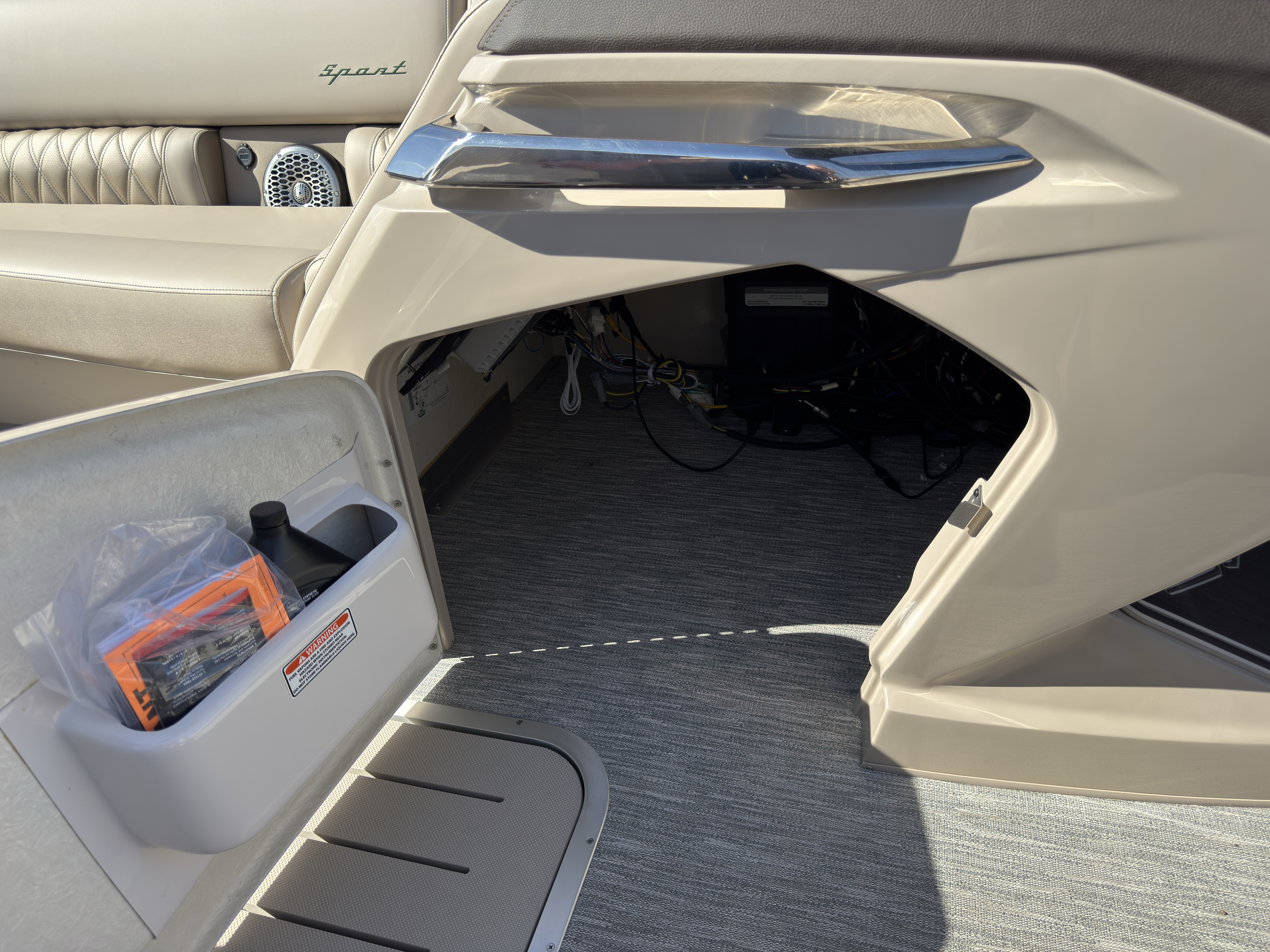2026 Bennington 25QXSBA 425HP V10 Tritoon Pontoon - Image 57