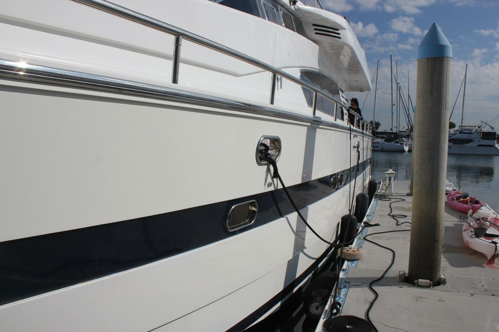 1999 Horizon 70 FLY - Image 15