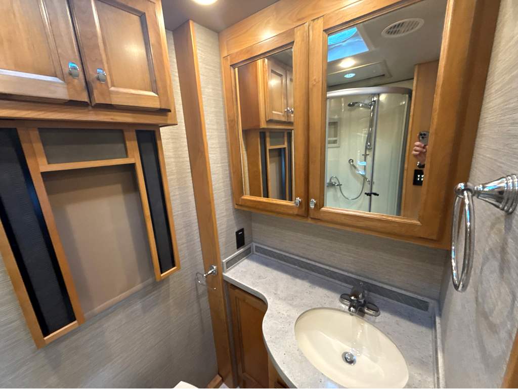 2021 TIFFIN ALLEGRO RED 33 AA - Image 25