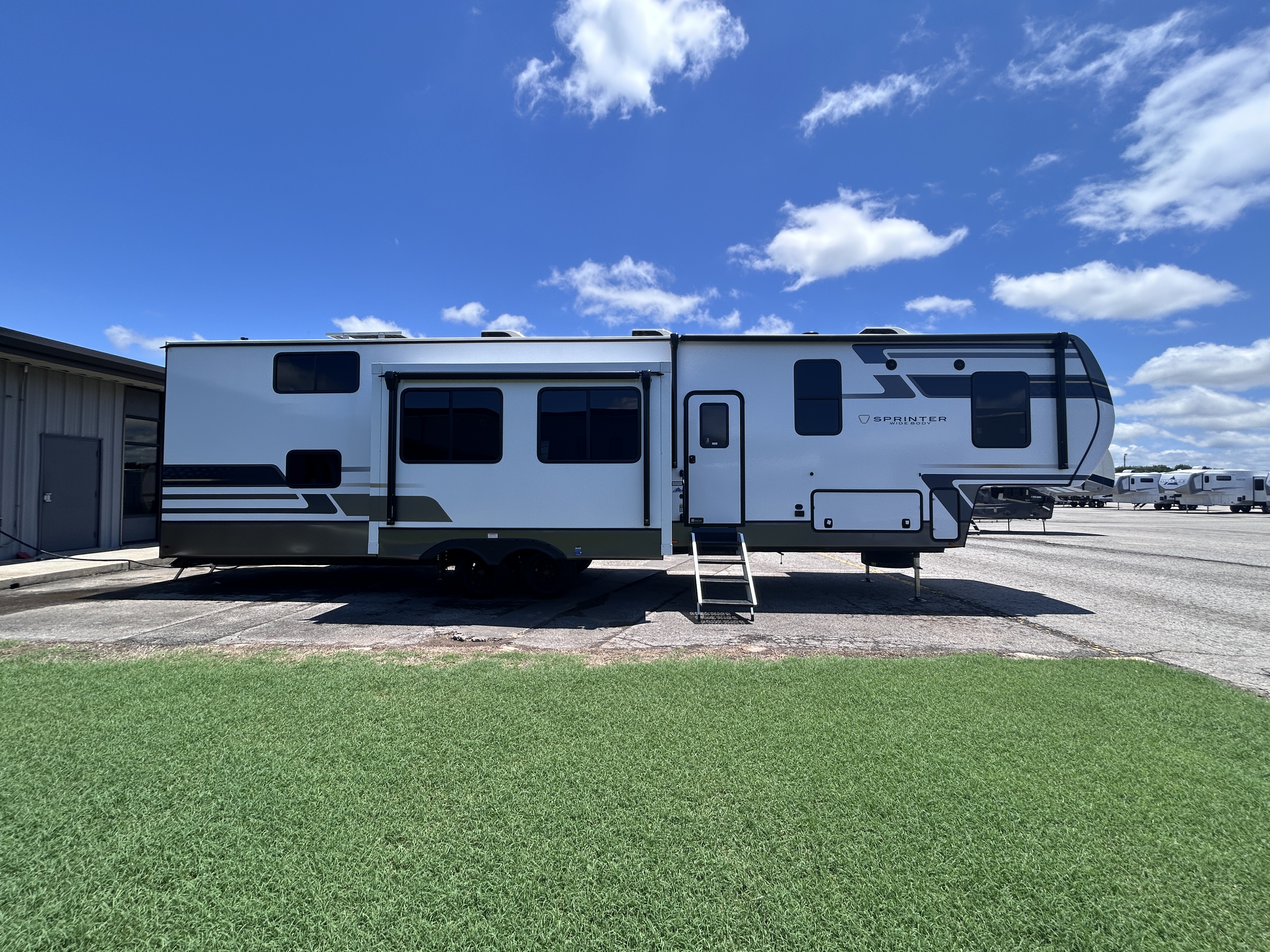 2026 Keystone Sprinter 3920DSL - Image 2