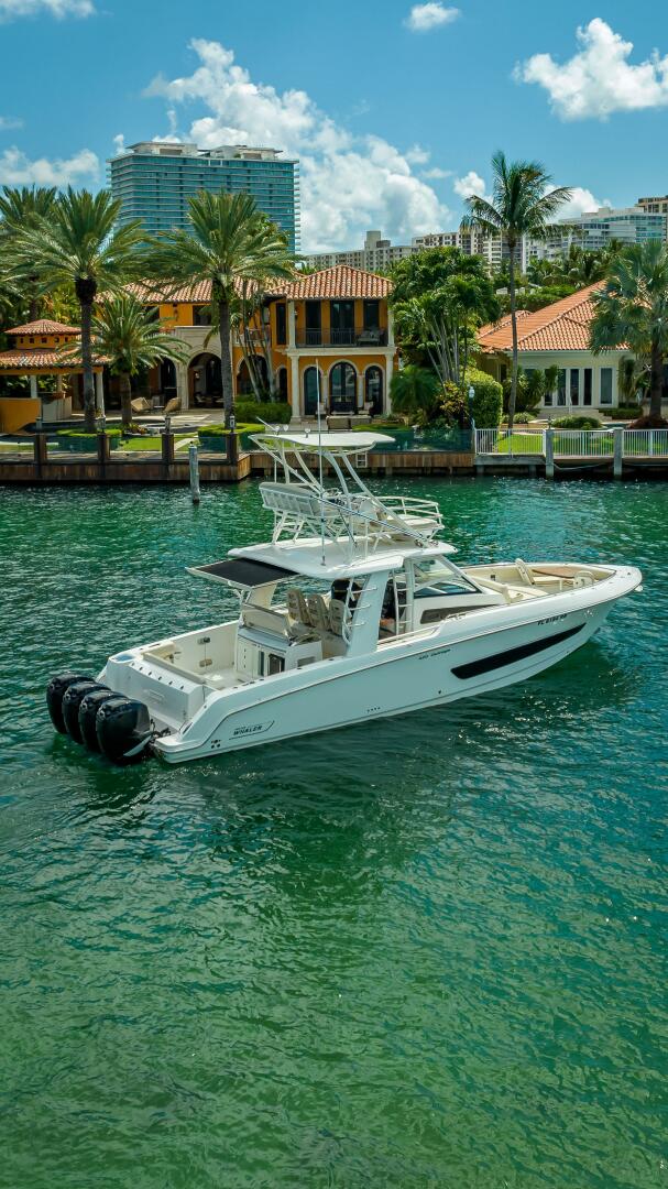 2016 Boston Whaler - Image 4